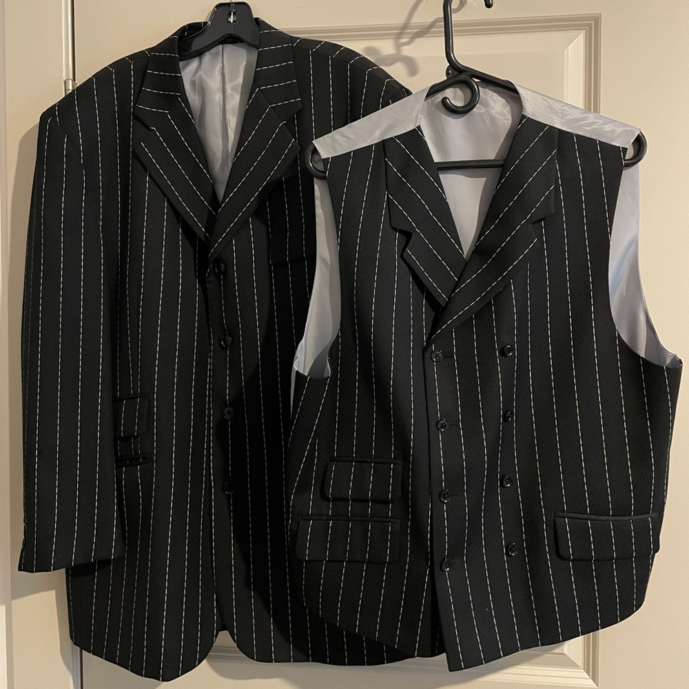 Steve Harvey Collection Coat & Vest
SH9001 44R

(Does not come with pants)